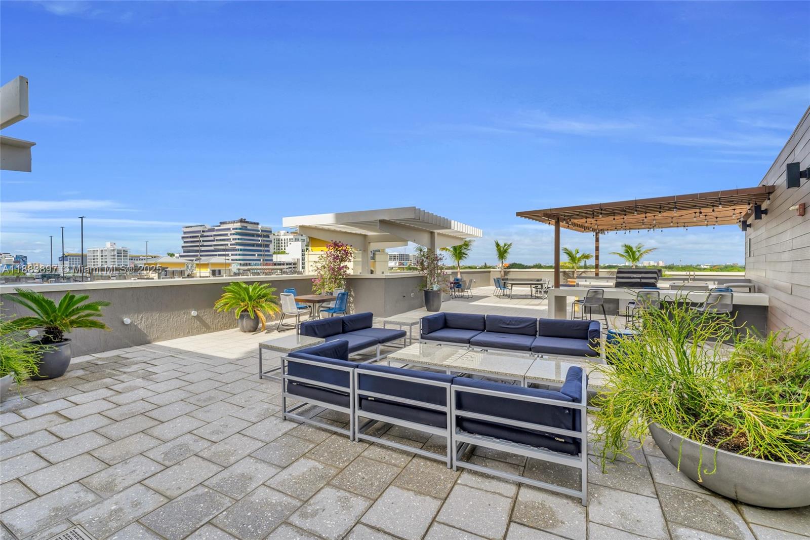 MIDBLOCK MIAMI CONDO - Residential