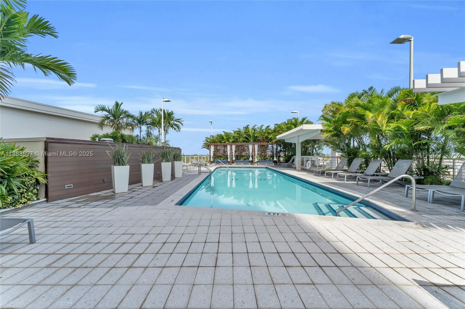 MIDBLOCK MIAMI CONDO - Residential