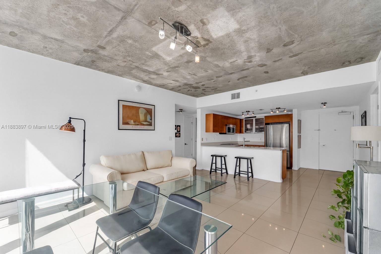 MIDBLOCK MIAMI CONDO - Residential