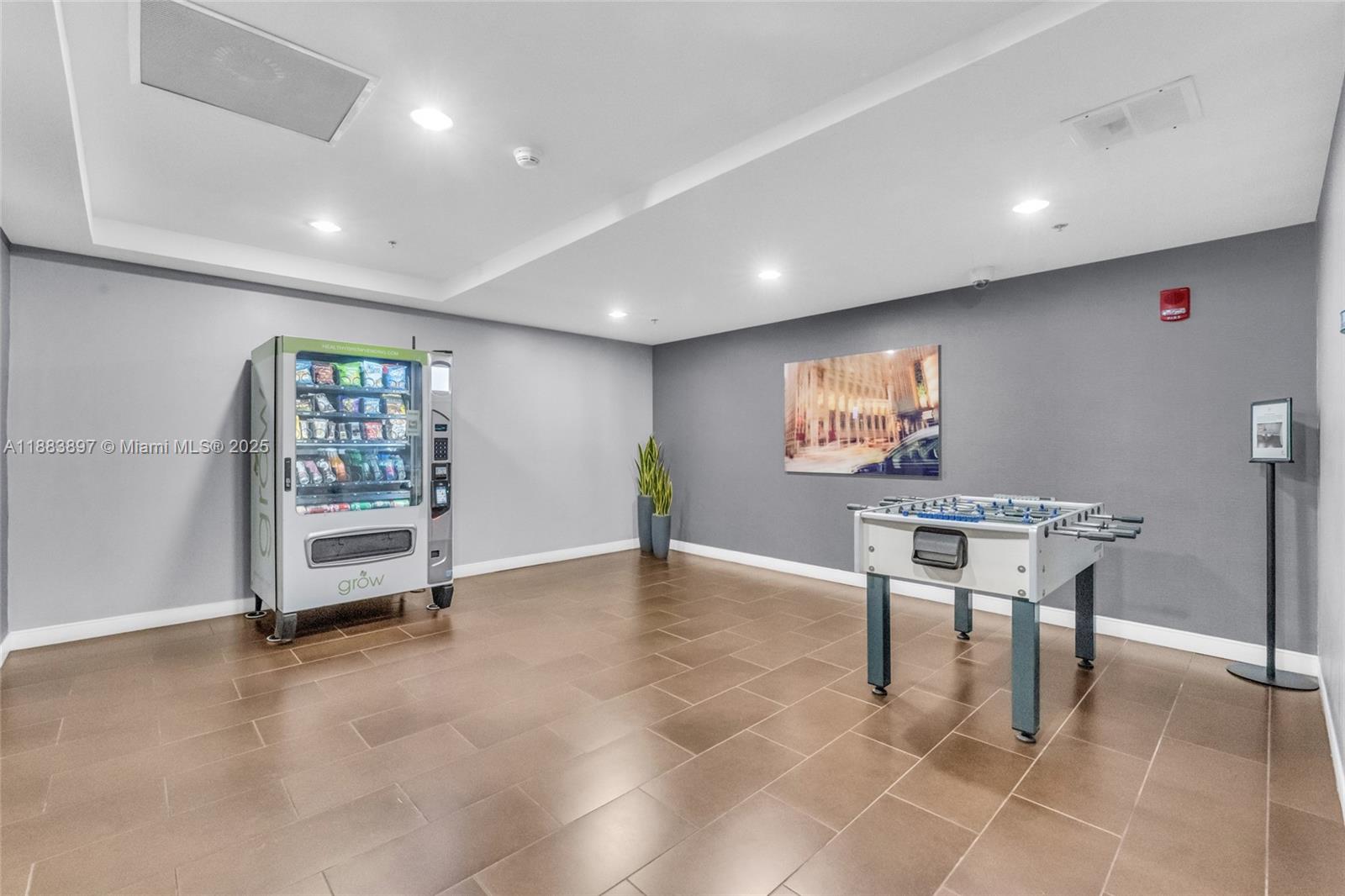 MIDBLOCK MIAMI CONDO - Residential