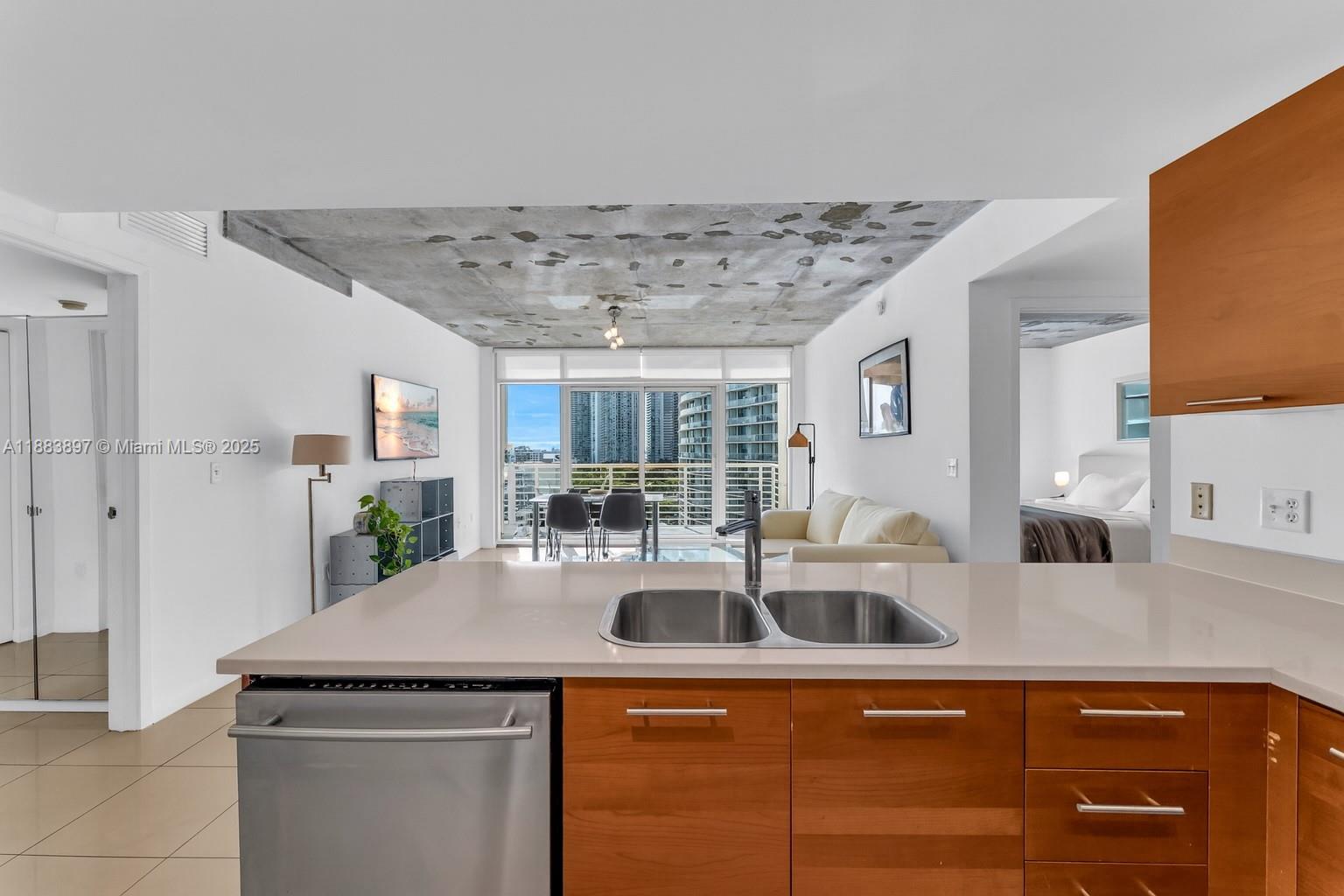 MIDBLOCK MIAMI CONDO - Residential