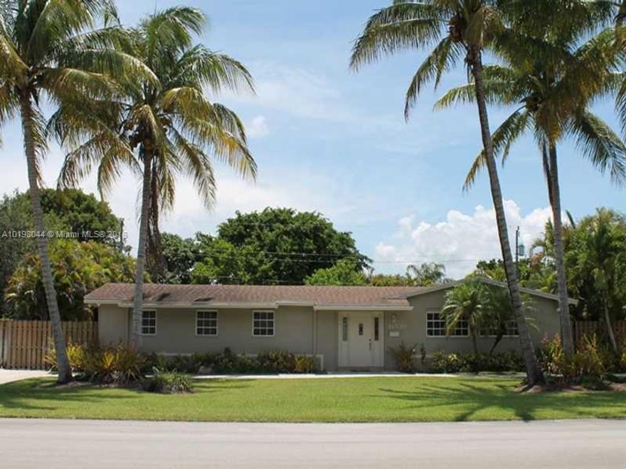 Beautiful 3 bedroom, 3 bath + office close to the Falls. Gorgeous hardwood floors, master bedroom has large closet & bathroom. Backyard features large screened pool/patio area, large lot which has a 1/2 basketball court. Roof is only 7 years old. Priced to sell. 24 Hr notice, please.