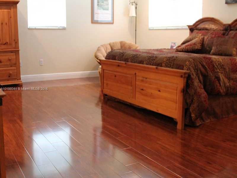 UNIVERSITY PINES - Residential