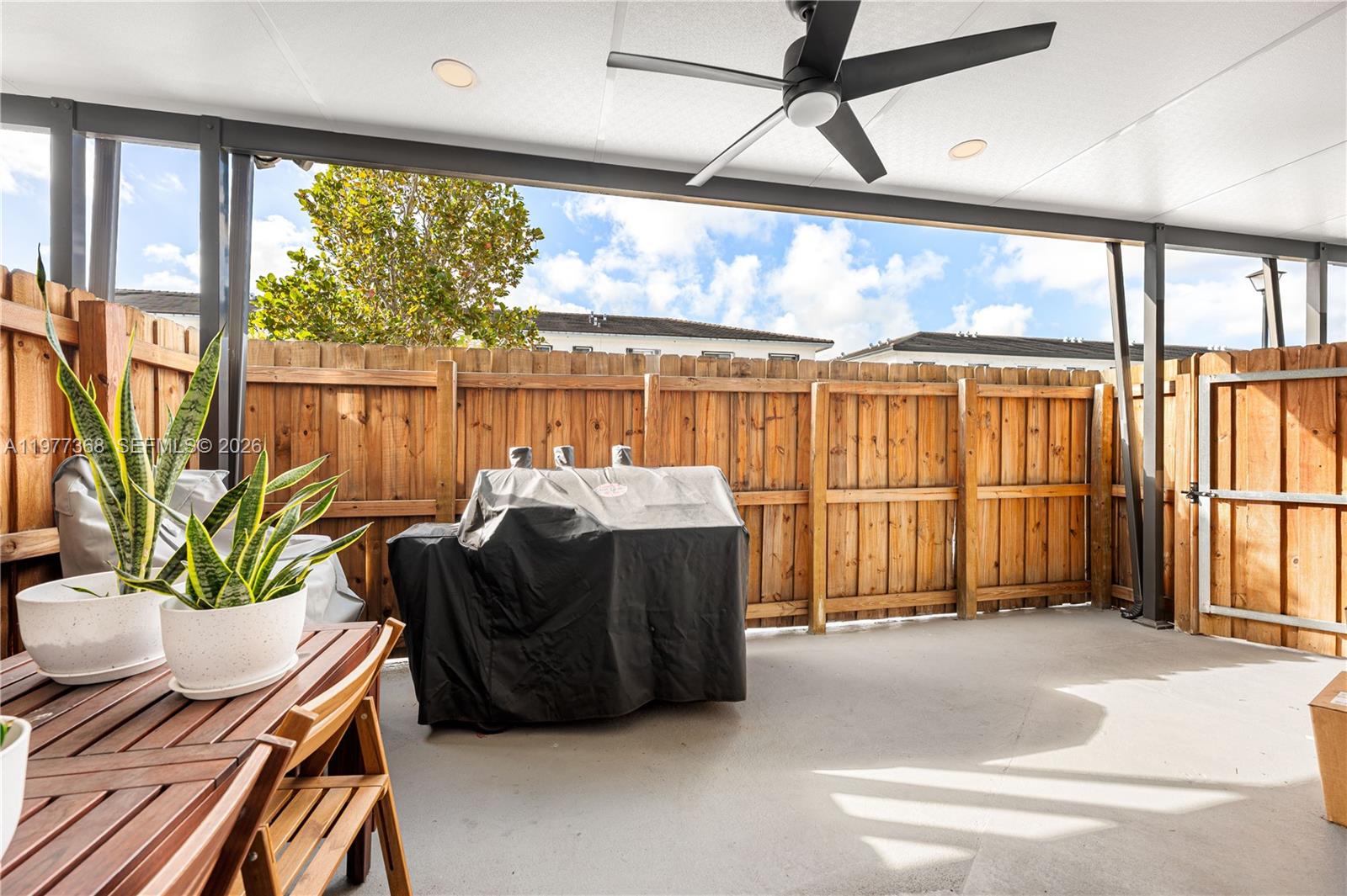 TROPICAL BREEZE TOWNHOUSE - Residential