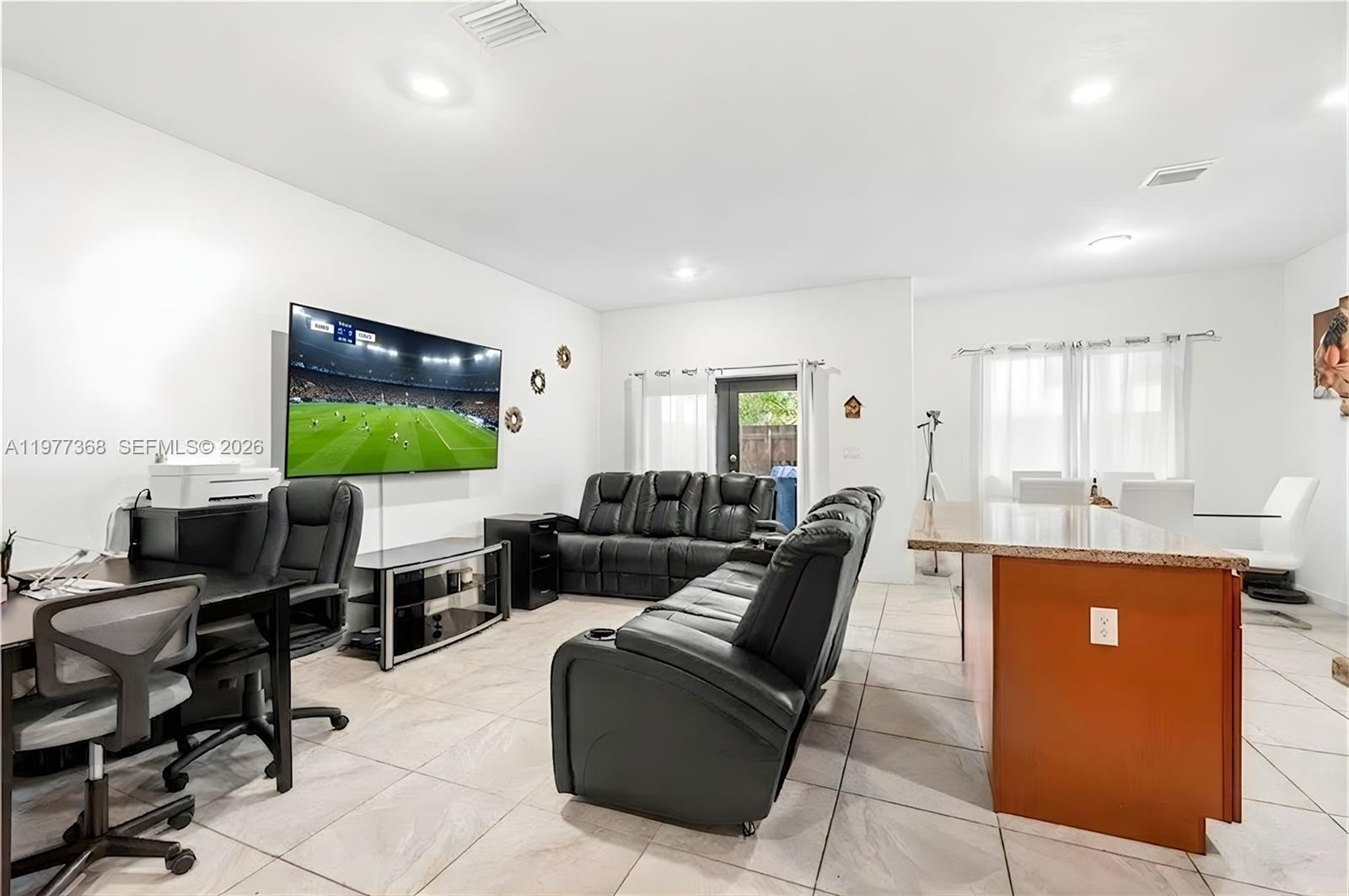 TROPICAL BREEZE TOWNHOUSE - Residential