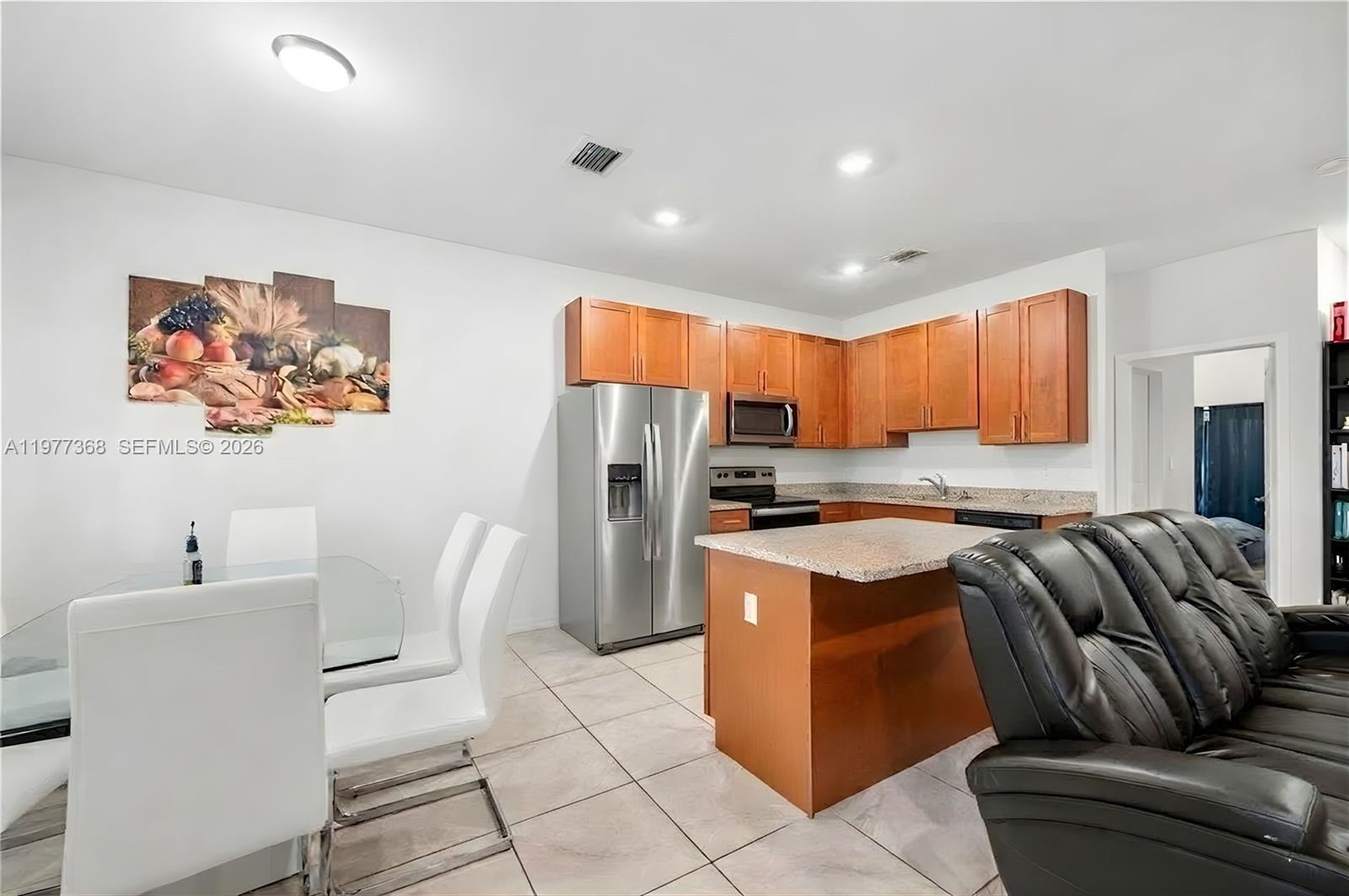 TROPICAL BREEZE TOWNHOUSE - Residential