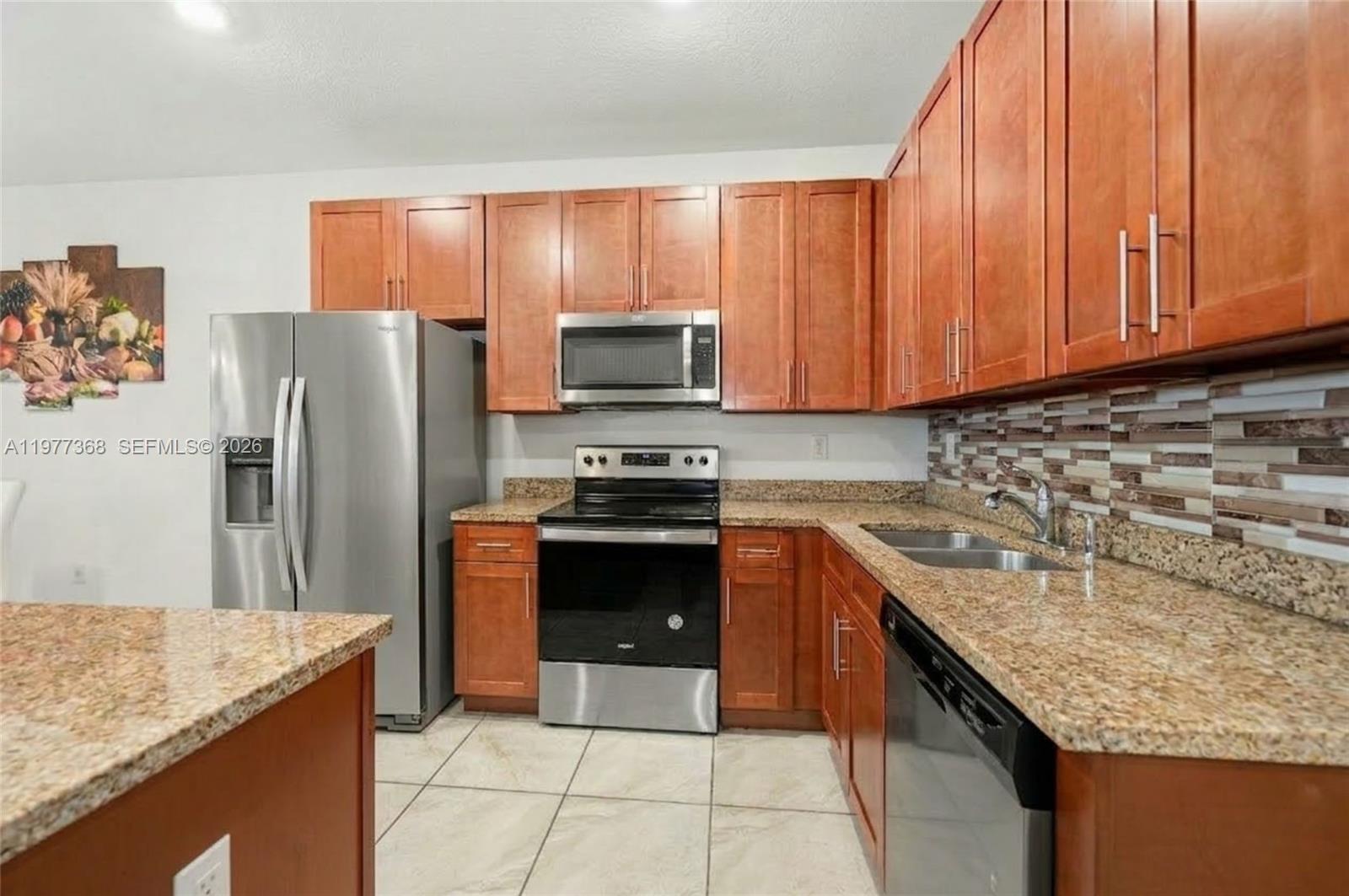 TROPICAL BREEZE TOWNHOUSE - Residential