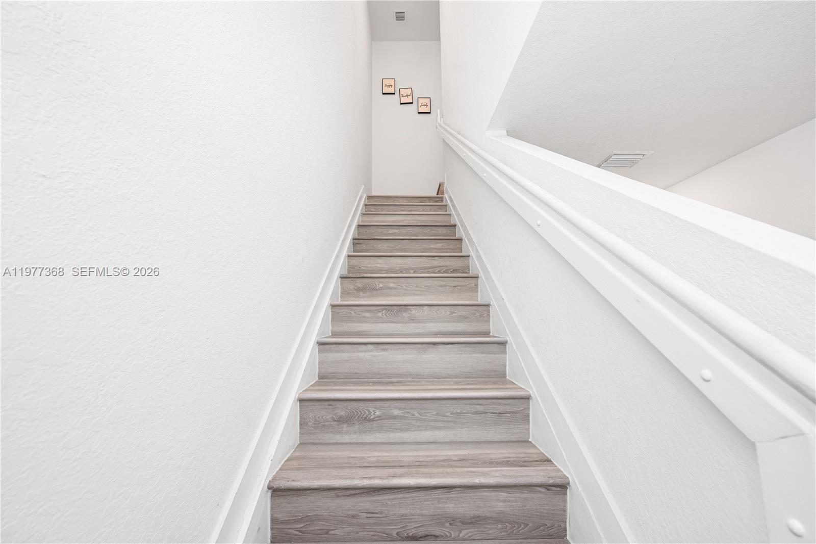 TROPICAL BREEZE TOWNHOUSE - Residential