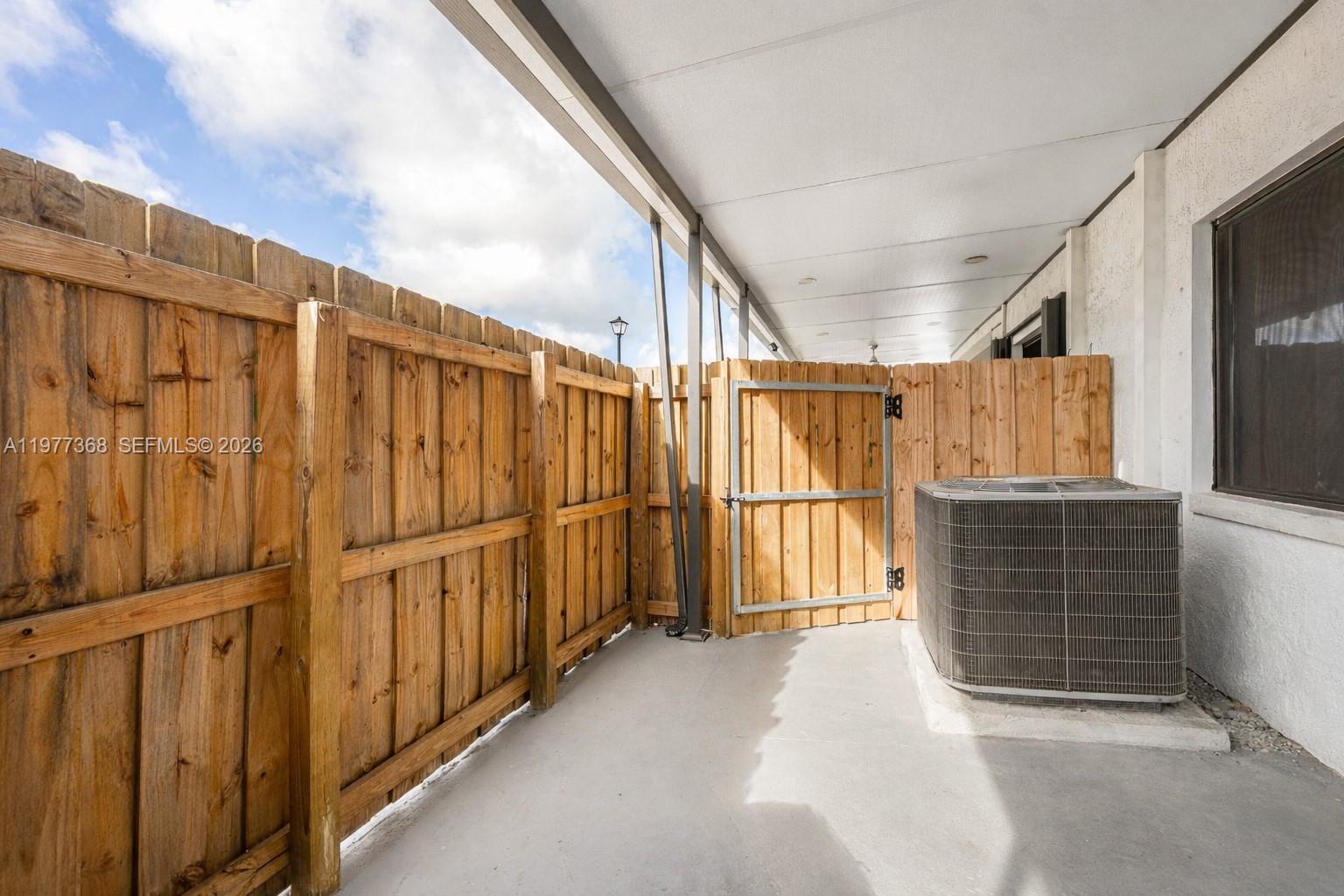 TROPICAL BREEZE TOWNHOUSE - Residential