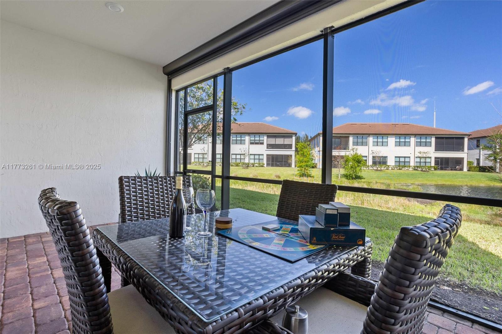 BOCA FLORES - Residential