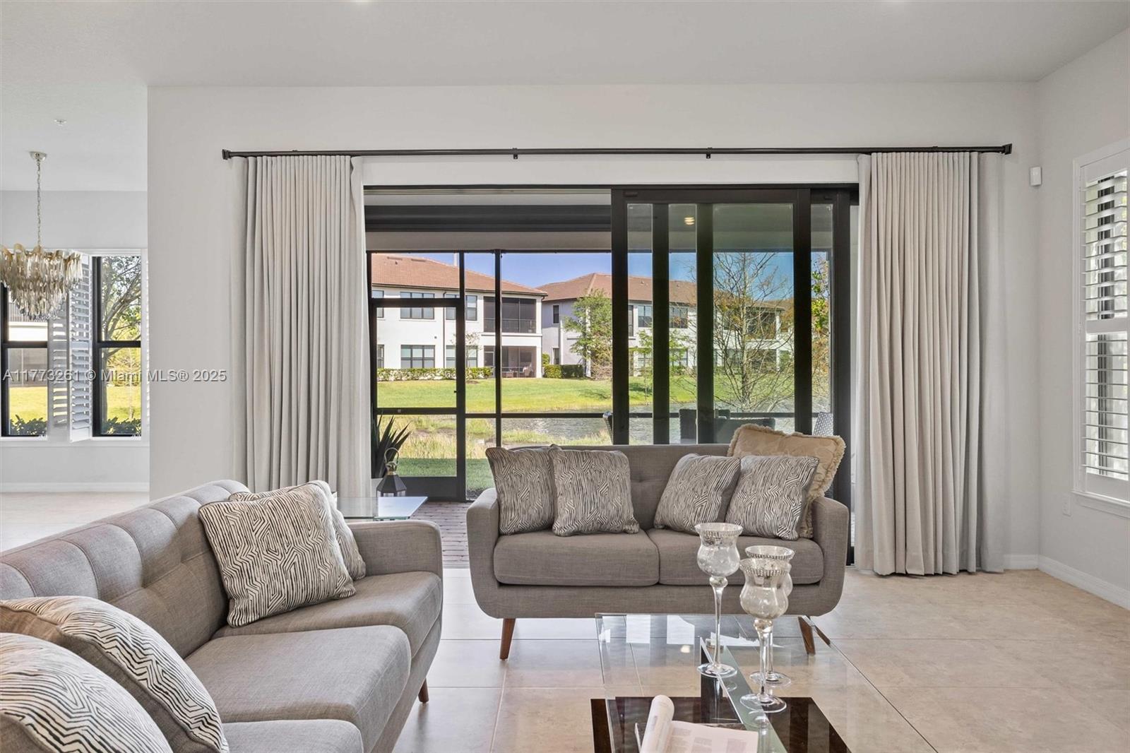 BOCA FLORES - Residential