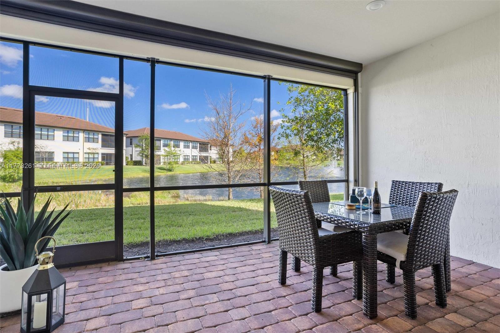BOCA FLORES - Residential