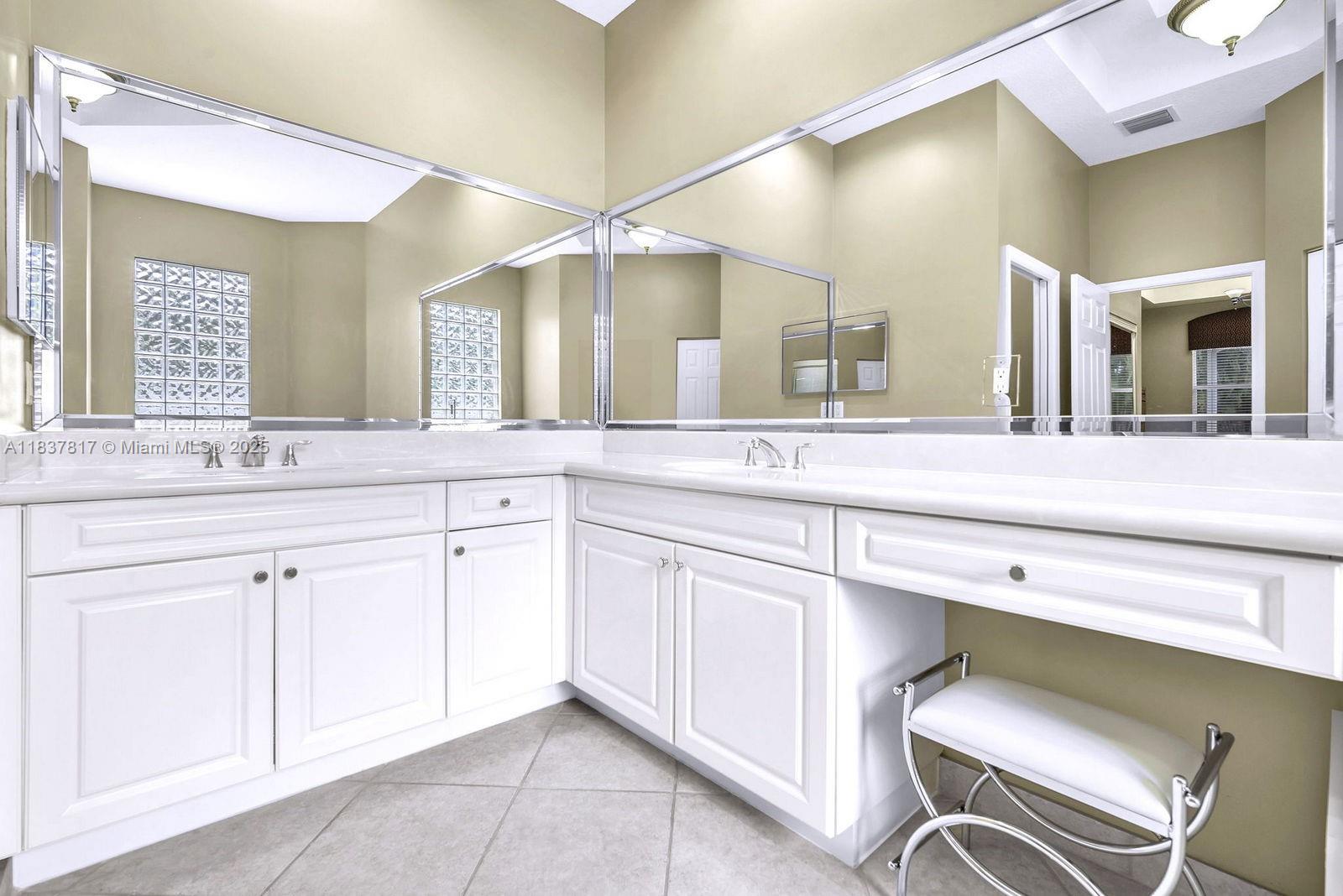 LAGO ESTATES - Residential