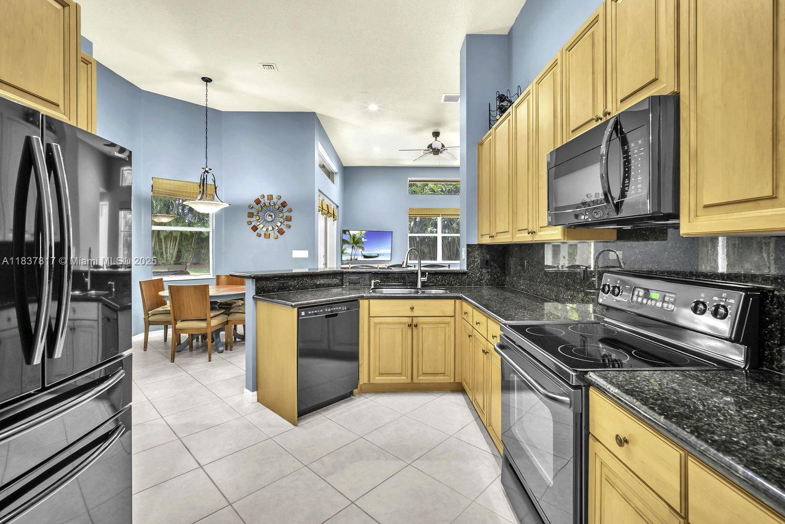 LAGO ESTATES - Residential