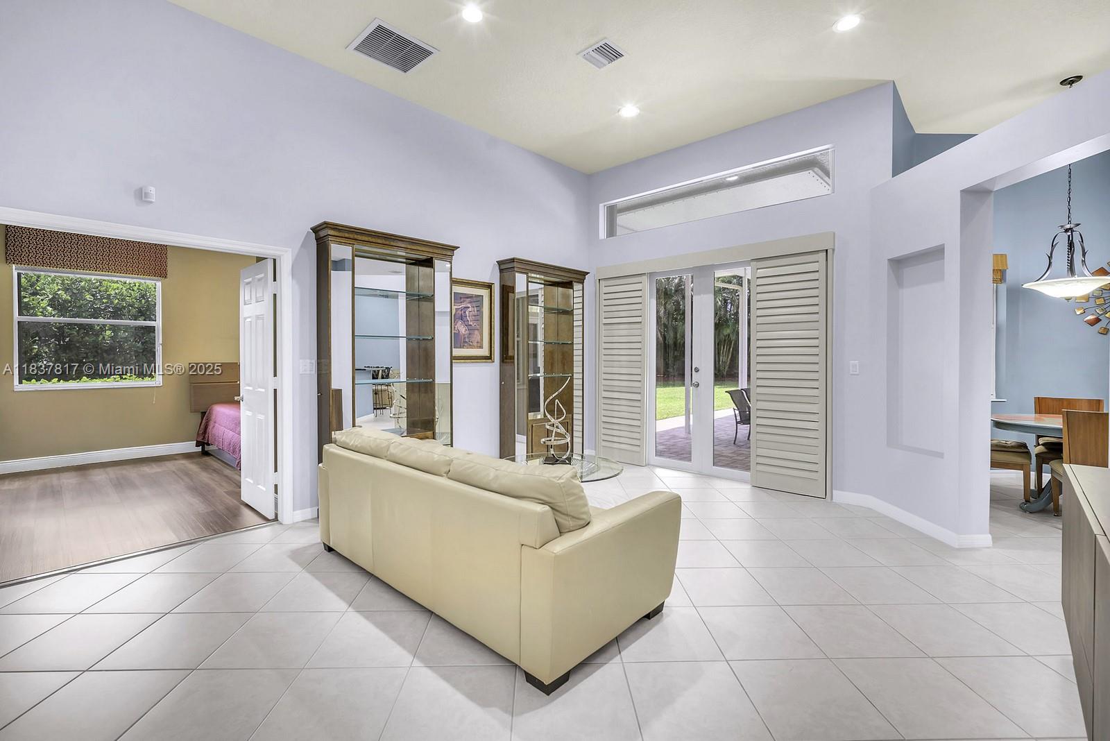 LAGO ESTATES - Residential