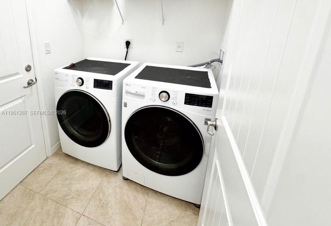 HEMINGWAY POINT - Residential