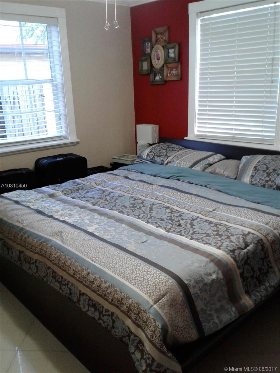 WESTWOOD LAKE - Residential