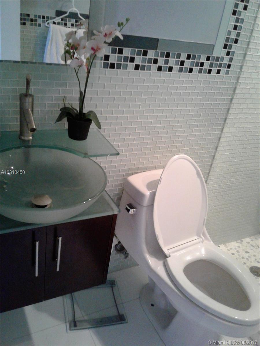 WESTWOOD LAKE - Residential