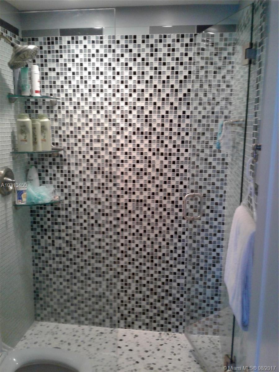 WESTWOOD LAKE - Residential