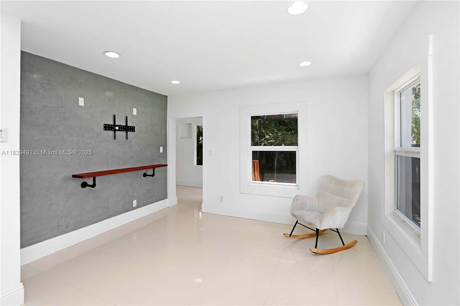 RIVERSIDE NO 3 - Residential