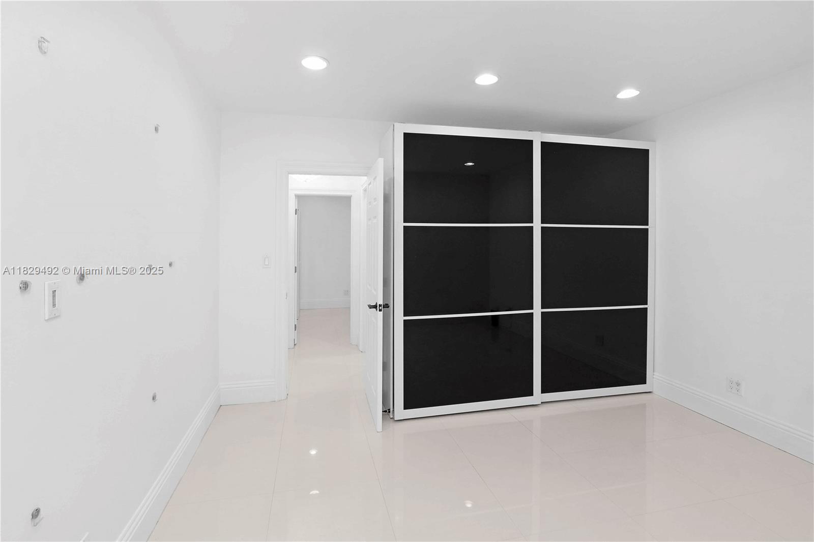 RIVERSIDE NO 3 - Residential