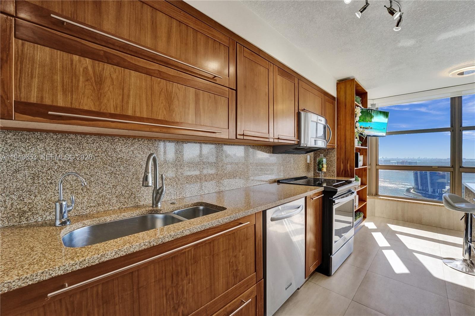 MYSTIC POINTE - Residential