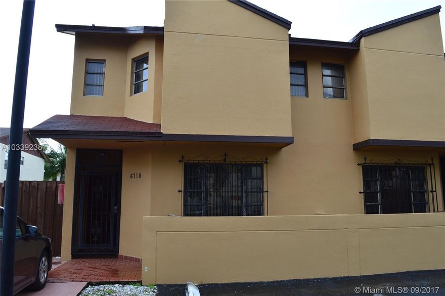 CASH ONLY!! CORNER COZY & SPACIOUS 2/2.5 TOWNHOME VERY CENTRALLY LOCATED CLOSE TO NEARBY SHOPS & EXPRESSWAYS. 2-STORY UNIT ALL FULLY TILED DOWNSTAIRS & CARPETED ON 2ND FLR. FEATURES 2 LARGE SIZE ROOMS & SEP. LIVING, DINING & KITCHEN AREAS. LIVING AREA CAN BE USED AS A DEN/OFFICE SPACE. HAS MORE THAN 1000 SQFT IN LIV AREA. HOME FEATURES LARGE SIZE PATIO IDEAL FOR BBQ & SMALL GETOGETHERS. ONLY 11 TOWNHOMES IN COMPLEX. VERY RARE FIND! AS AN ADDED PLUS, UNIT COMES WITH 3 PARKING SPACES. CALL LA.