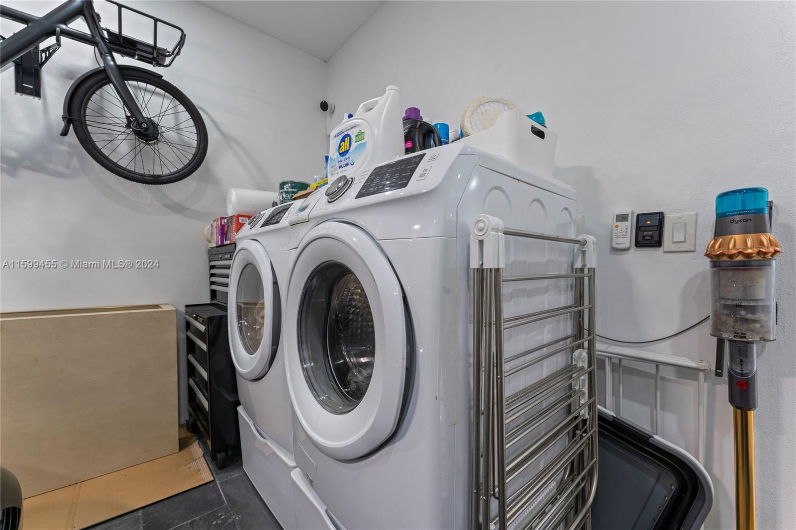 CORAL ESTATES - Residential