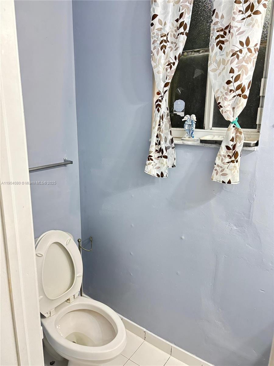 VILLAS AT BRISTOL PARK CO - Residential Lease