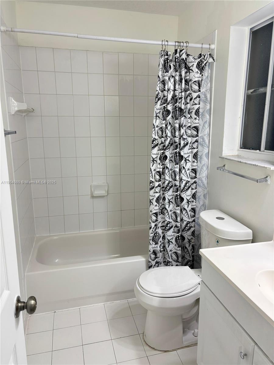 VILLAS AT BRISTOL PARK CO - Residential Lease