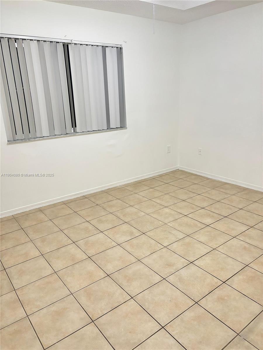 VILLAS AT BRISTOL PARK CO - Residential Lease