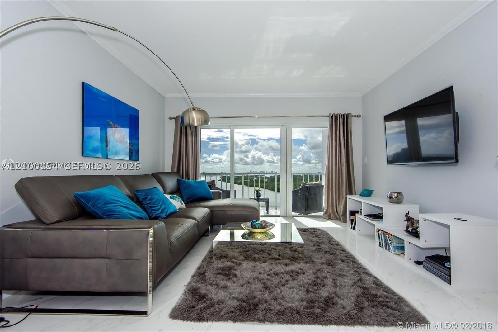 300 Bayview Dr 1102