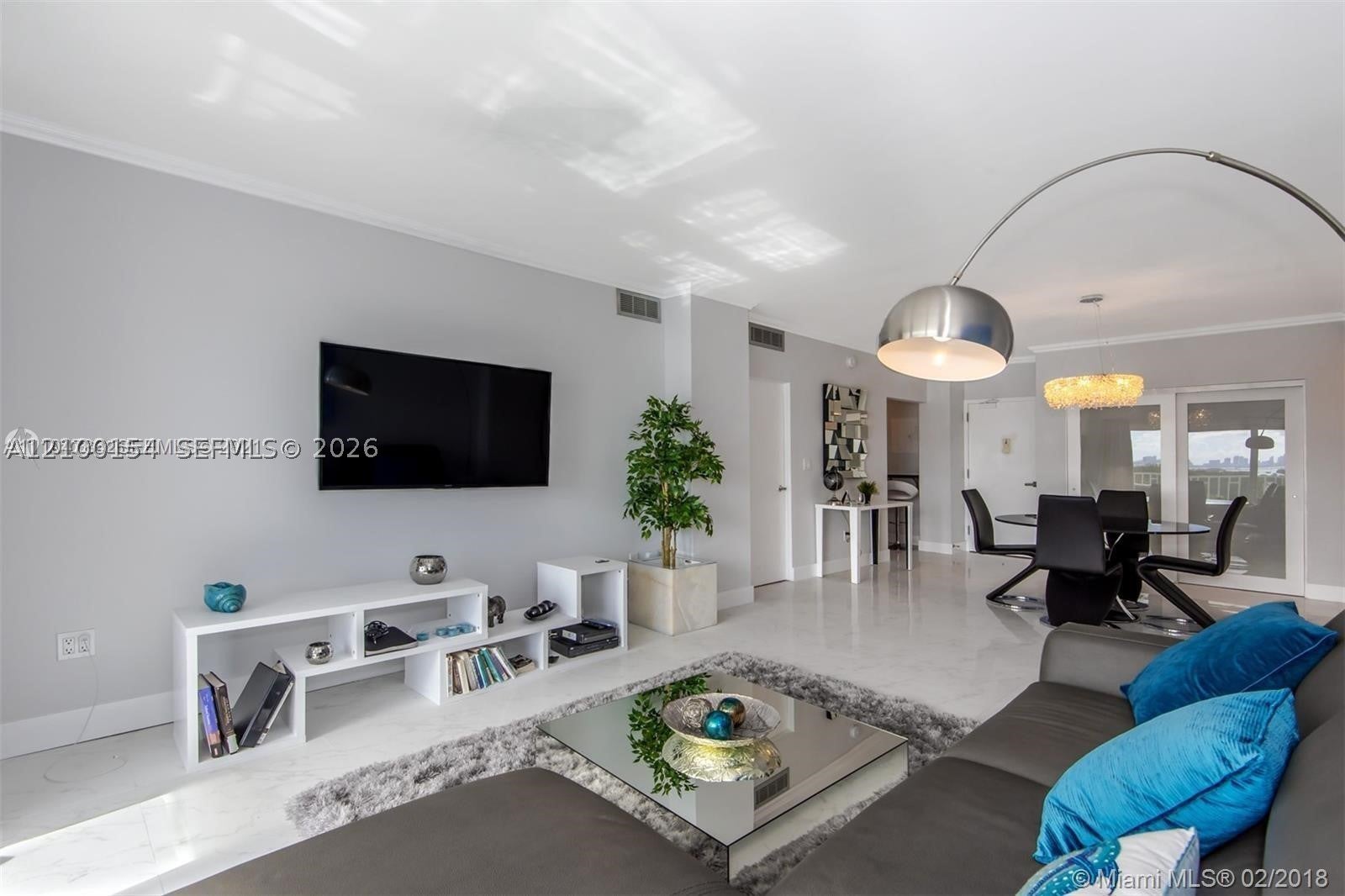 300 Bayview Dr 1102