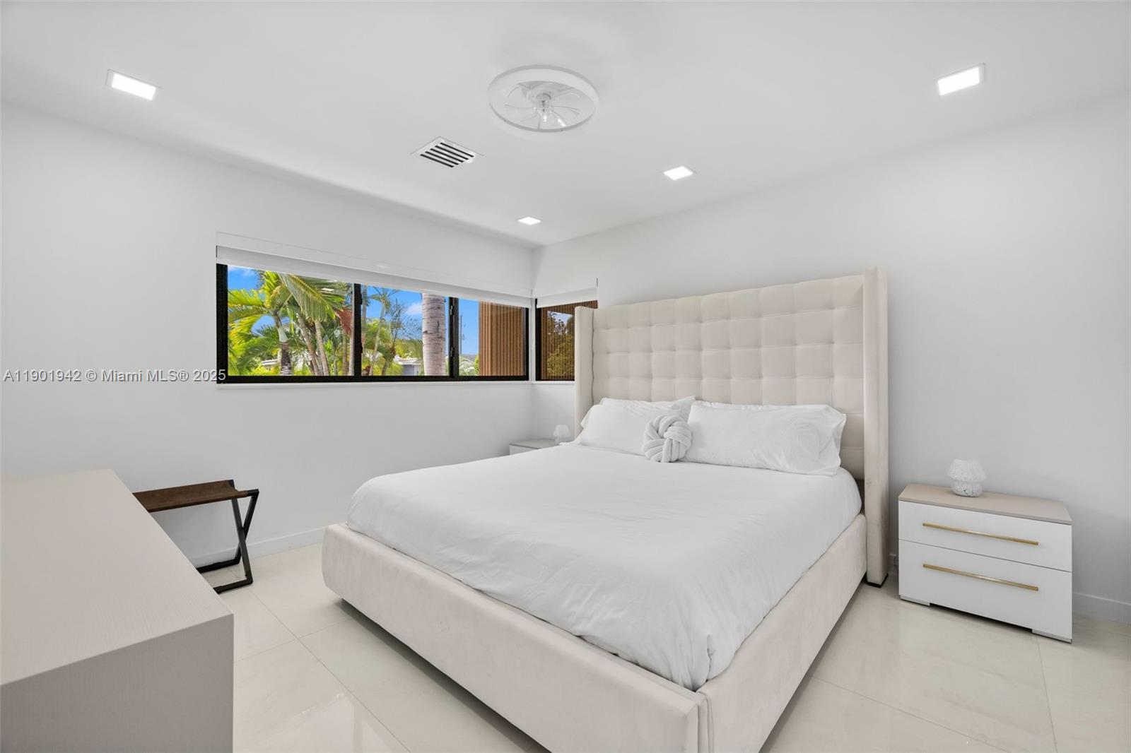 ¤HOLLYWOOD LAKES SECTION - Residential