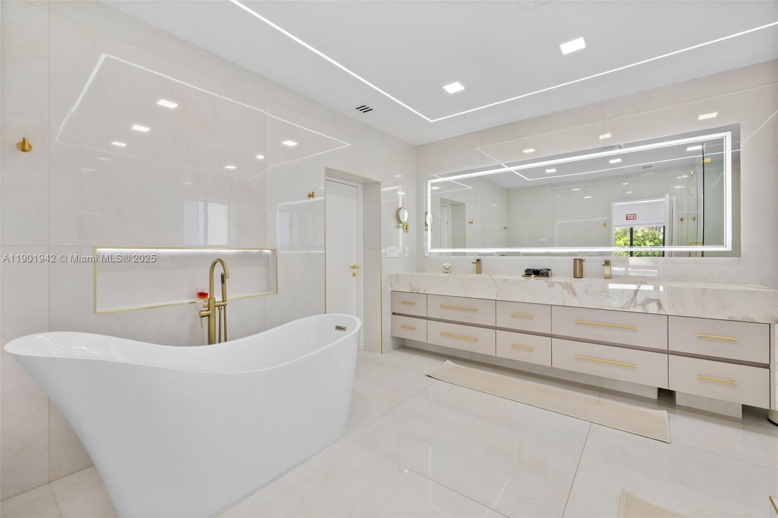 ¤HOLLYWOOD LAKES SECTION - Residential