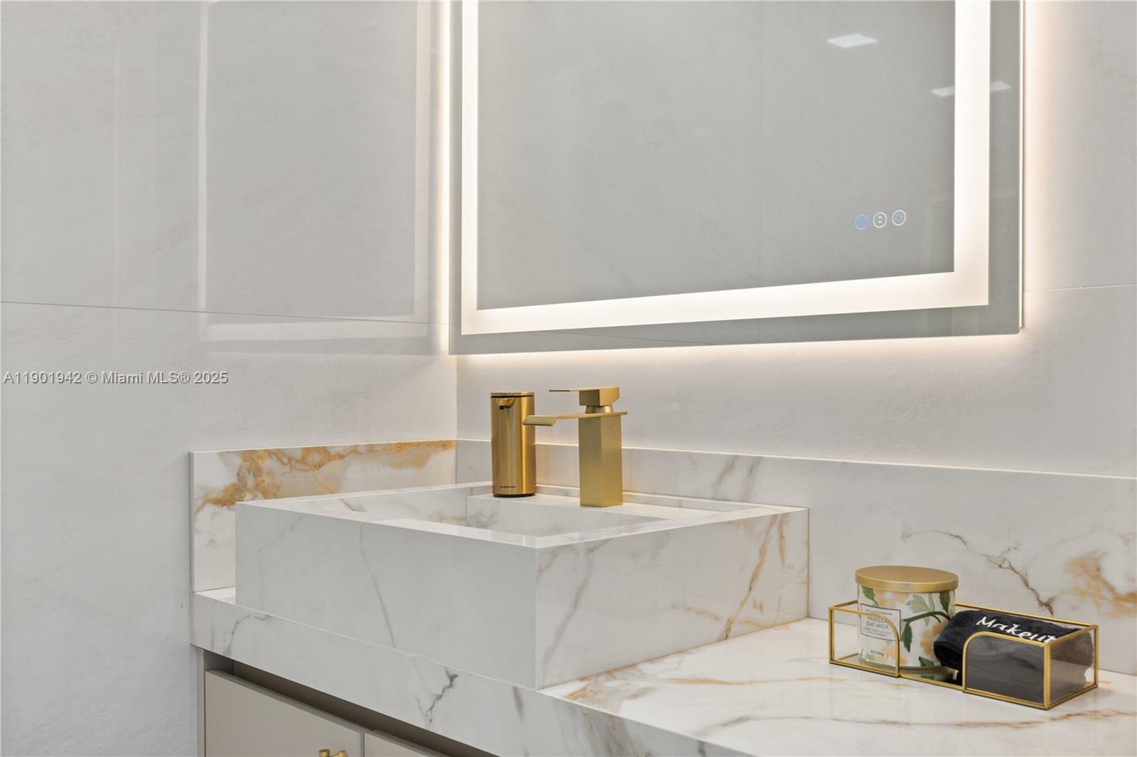 ¤HOLLYWOOD LAKES SECTION - Residential