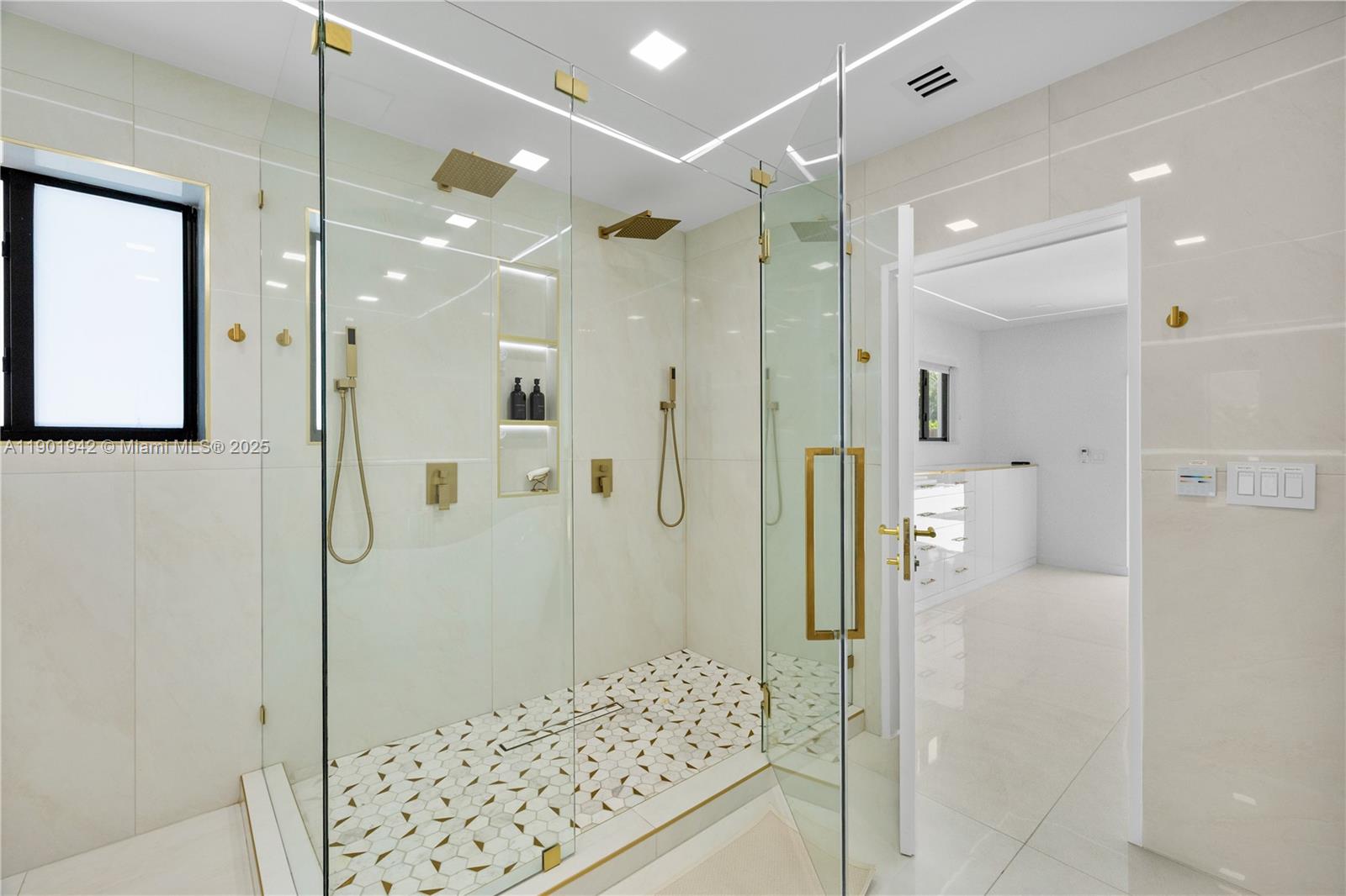 ¤HOLLYWOOD LAKES SECTION - Residential