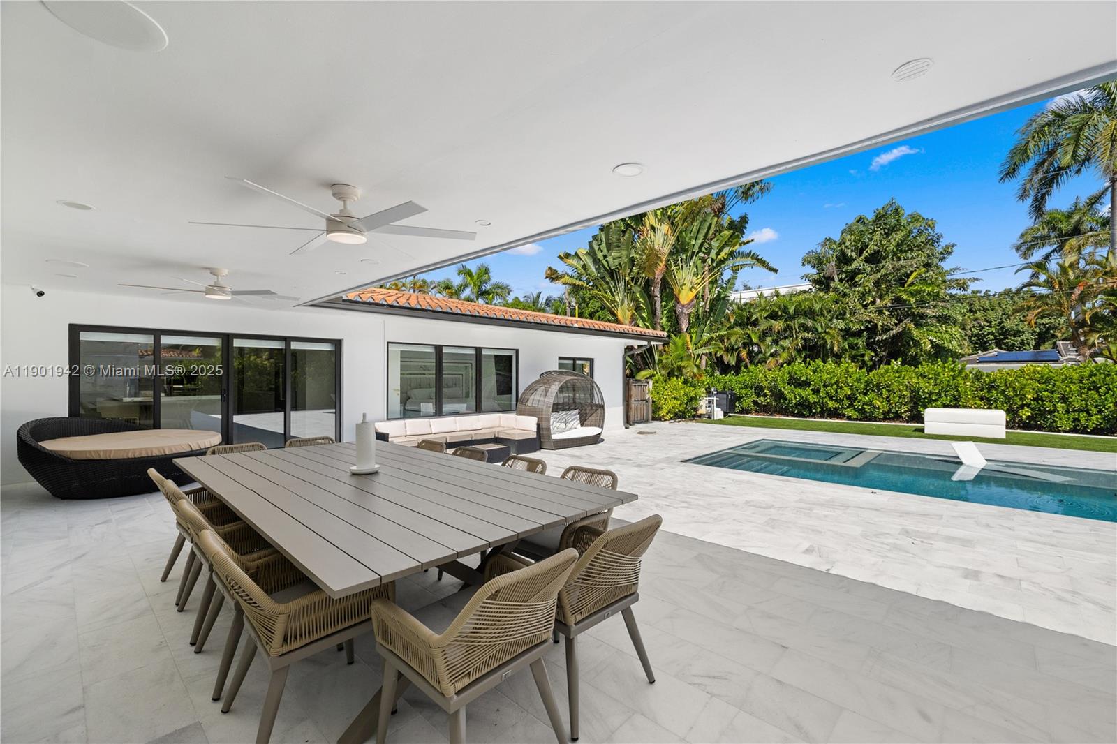 ¤HOLLYWOOD LAKES SECTION - Residential