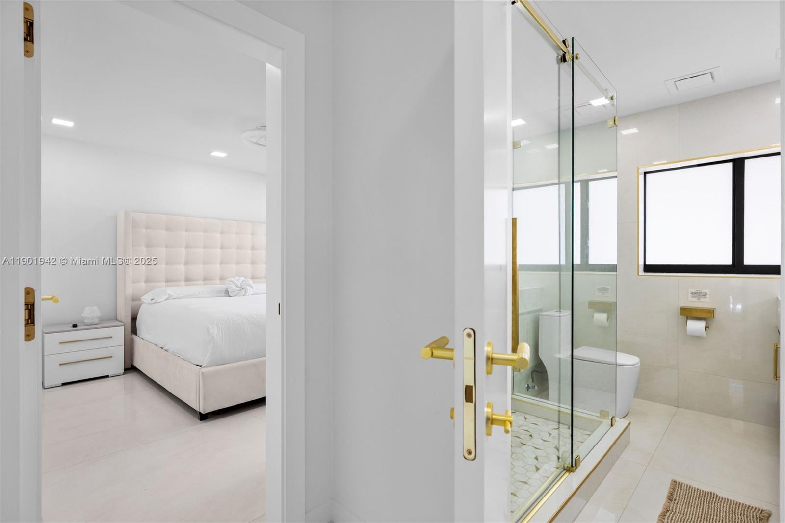 ¤HOLLYWOOD LAKES SECTION - Residential