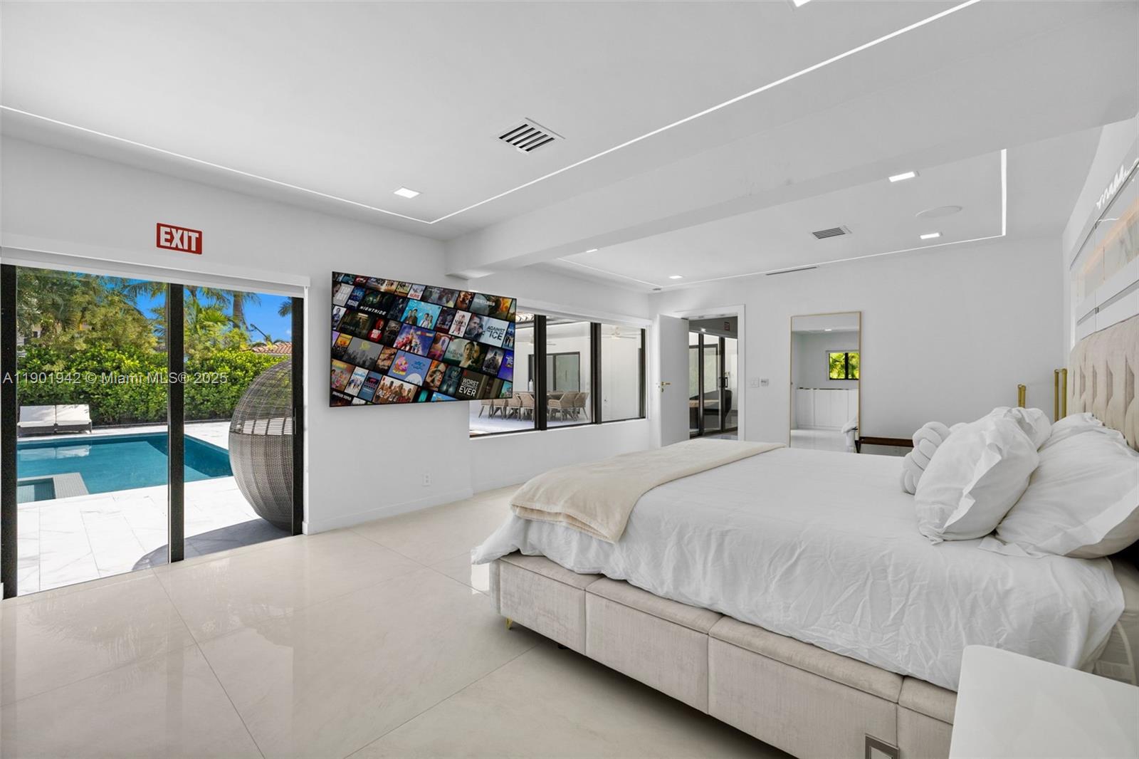 ¤HOLLYWOOD LAKES SECTION - Residential