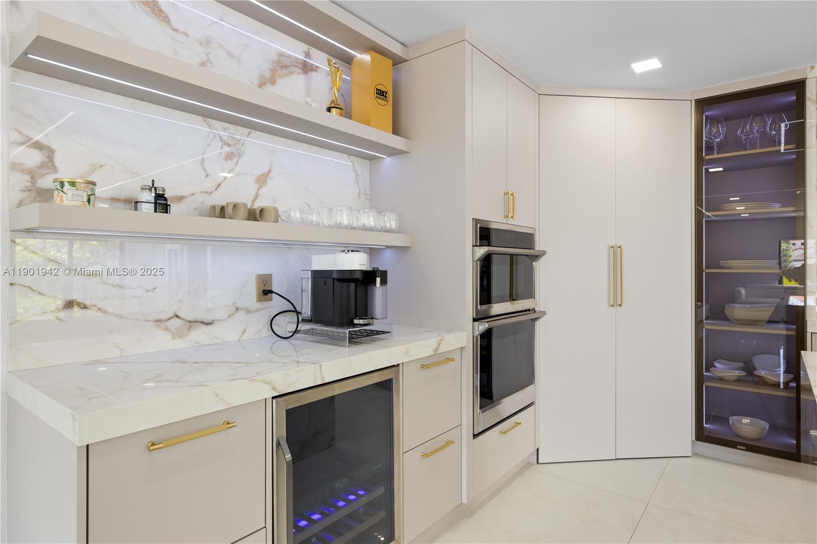 ¤HOLLYWOOD LAKES SECTION - Residential