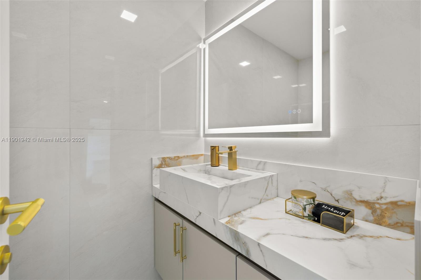 ¤HOLLYWOOD LAKES SECTION - Residential