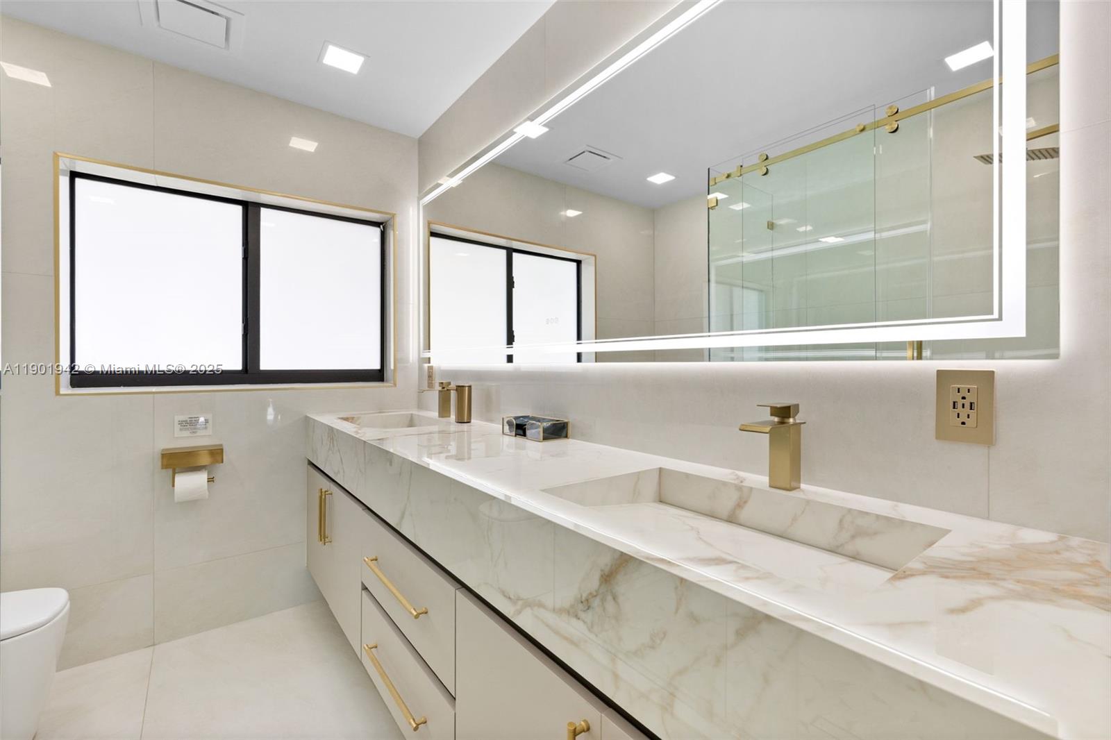 ¤HOLLYWOOD LAKES SECTION - Residential