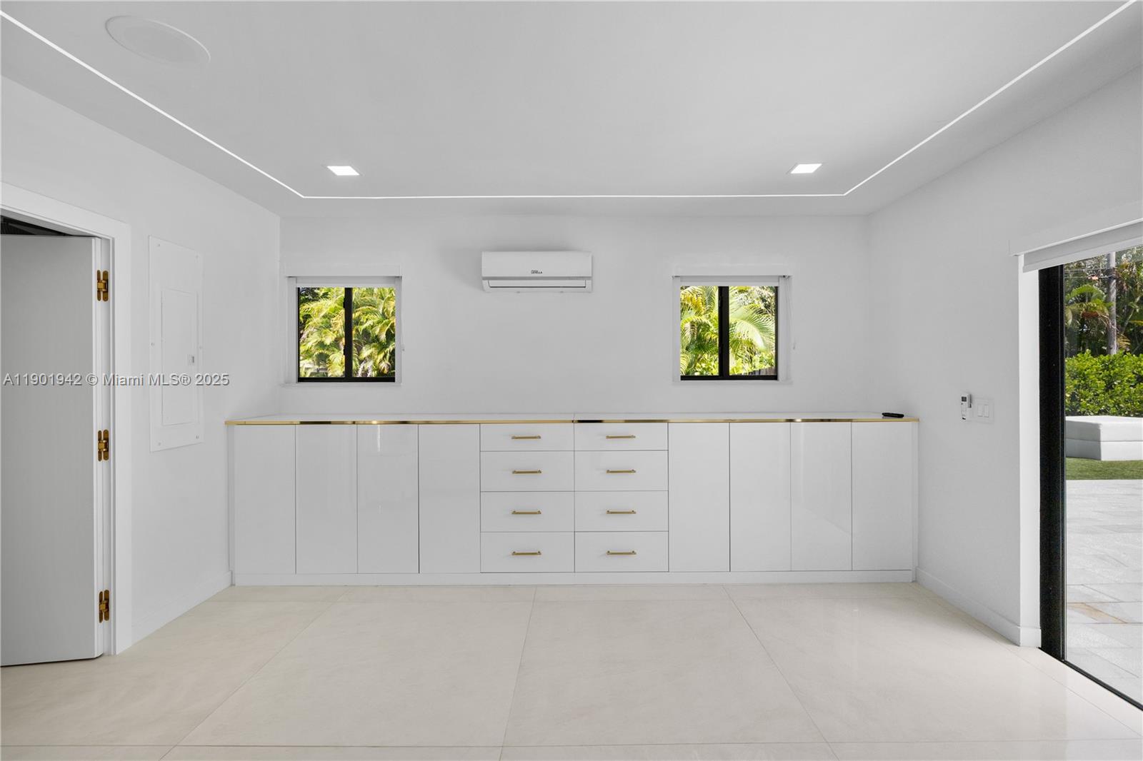 ¤HOLLYWOOD LAKES SECTION - Residential