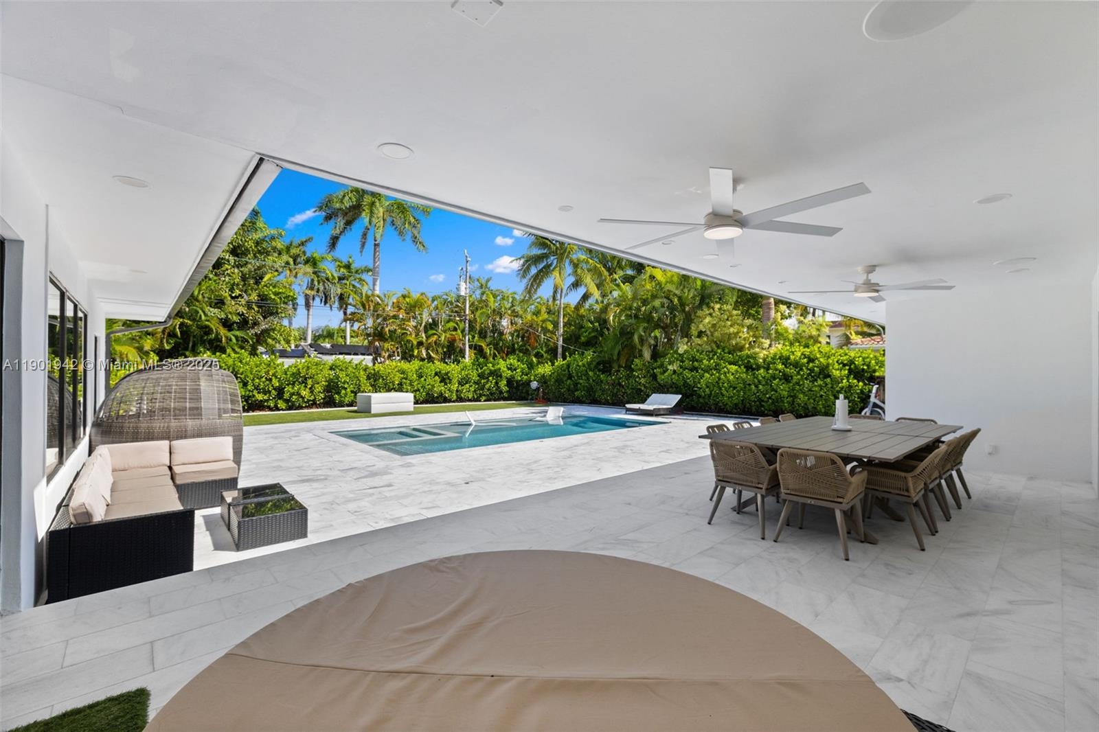 ¤HOLLYWOOD LAKES SECTION - Residential