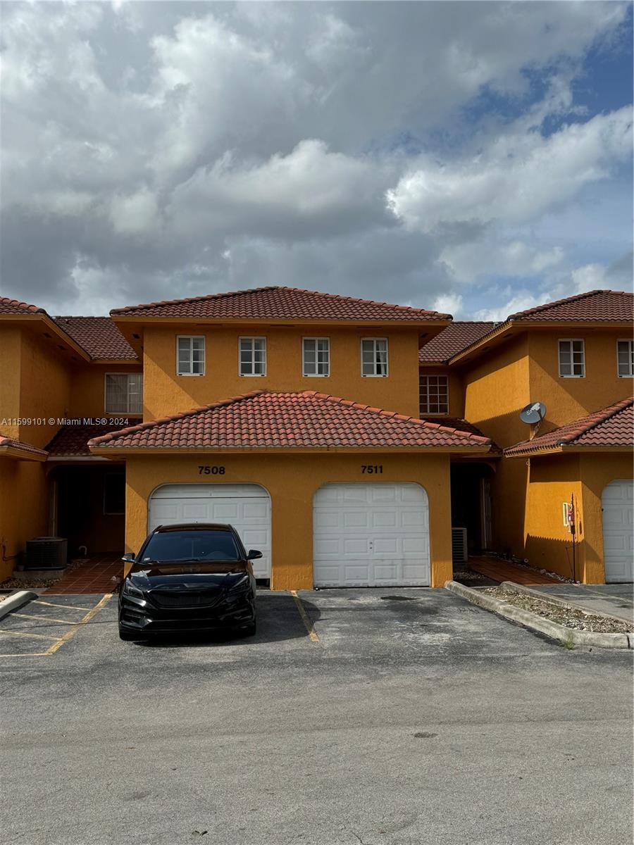 Rental Property at 7511 Nw 176th Ter 7511, Hialeah, Miami-Dade County, Florida - Bedrooms: 3 
Bathrooms: 2  - $2,600 MO.