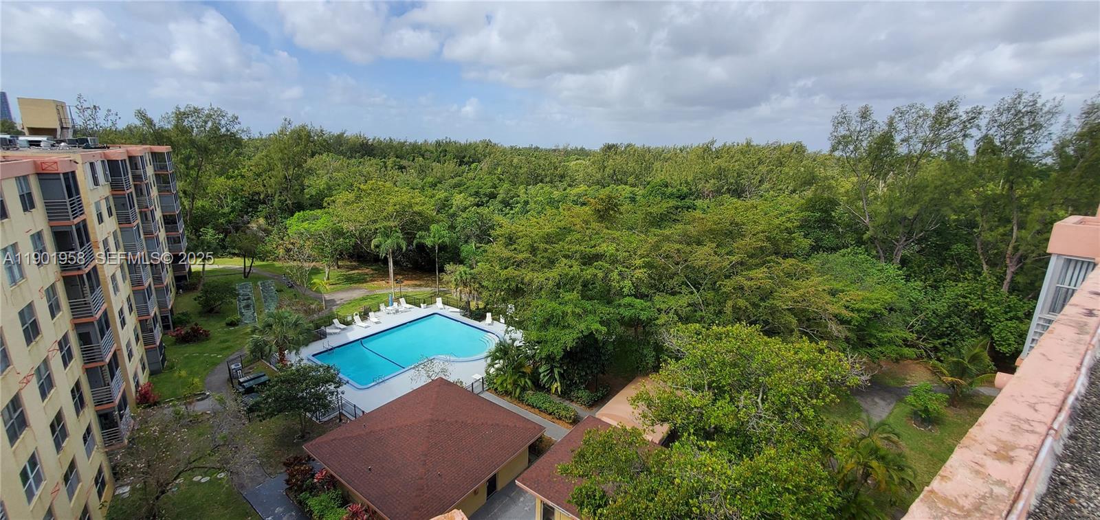 GREYNOLDS PARK CLUB CONDO - Residential