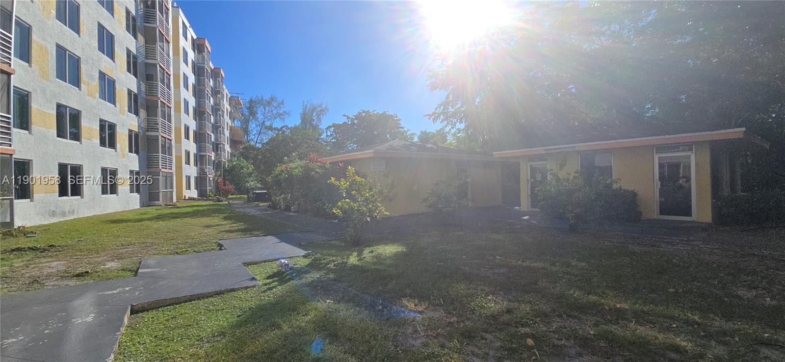 GREYNOLDS PARK CLUB CONDO - Residential