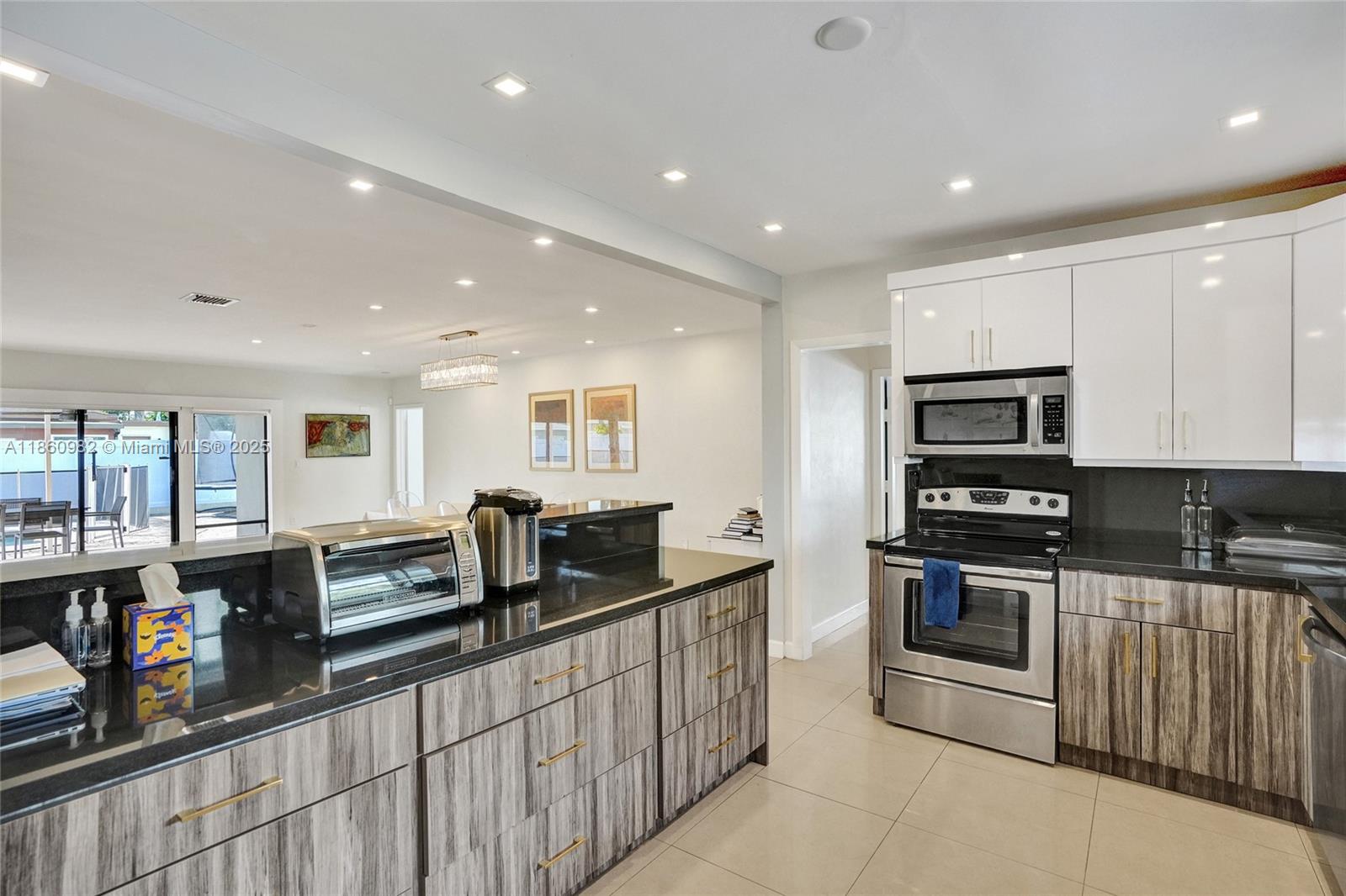 WINDWARD MANOR NO 4 - Residential