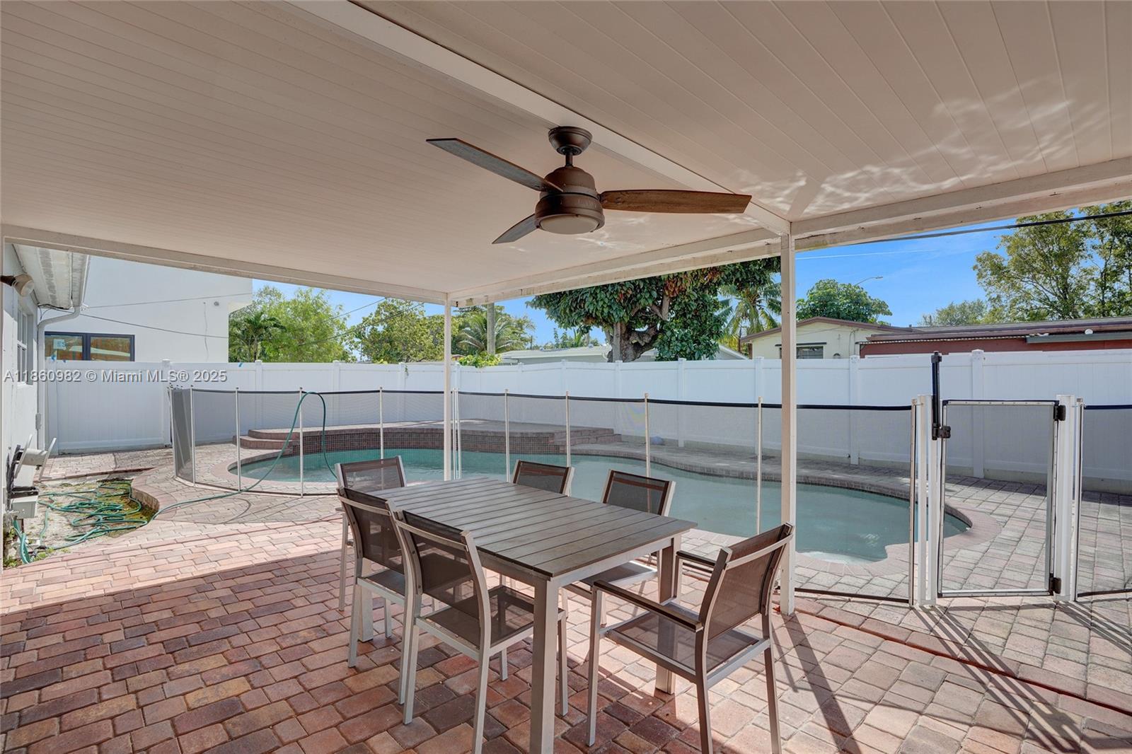 WINDWARD MANOR NO 4 - Residential